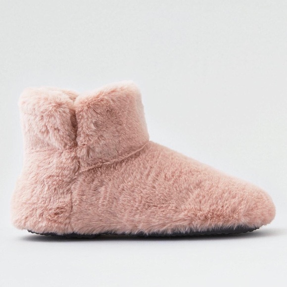American Eagle Outfitters Shoes - American Eagle Pink Fuzzy Slippers